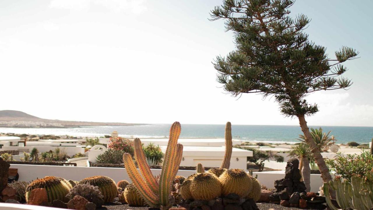 Bungalow Allende Famara Con Piscina Privada Y Ac Zewnętrze zdjęcie
