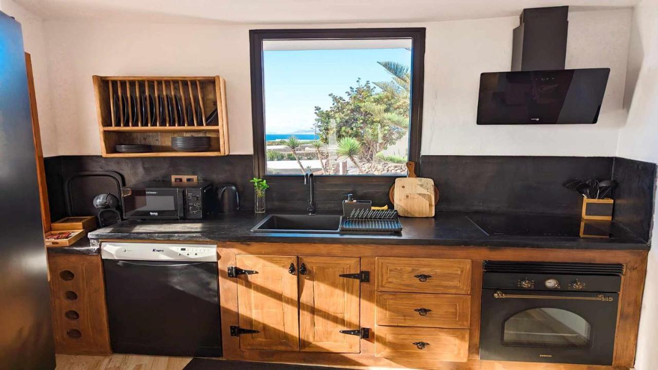 Bungalow Allende Famara Con Piscina Privada Y Ac Zewnętrze zdjęcie